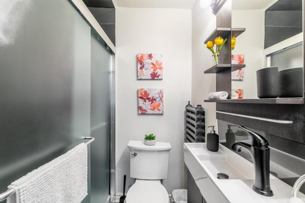 Upscale Studio - Boutique Apartment - PRIME Walk Location!